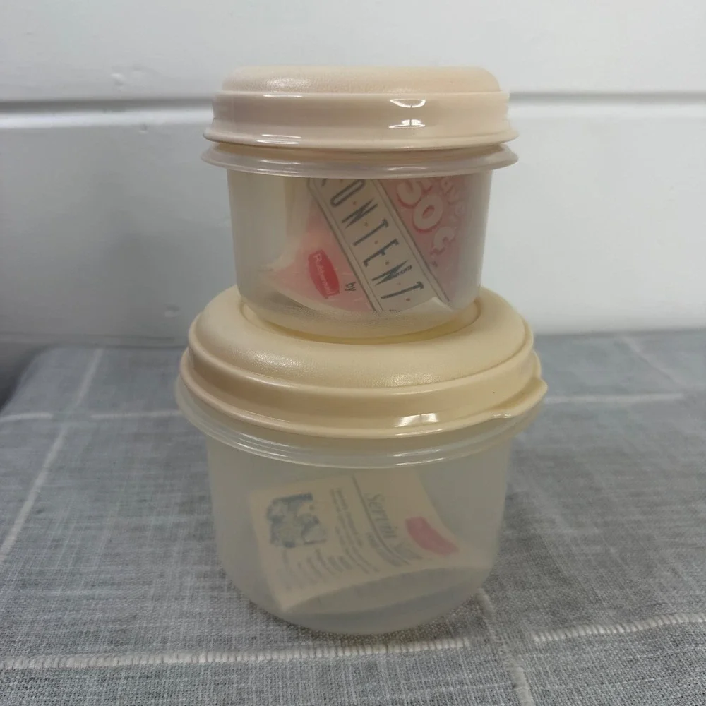 Lot of 2 Vintage Rubbermaid Cylinder Containers 1‎ Cup 3 Cups 6 & 7